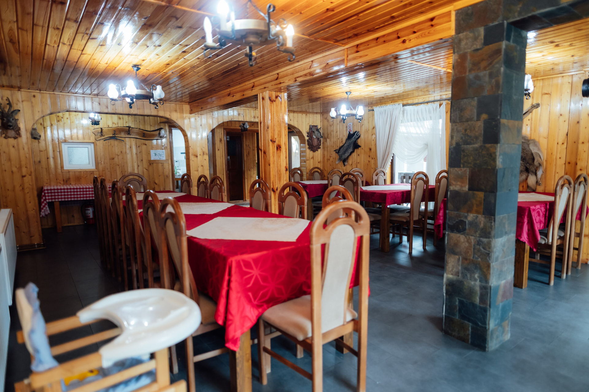Salon Dining
